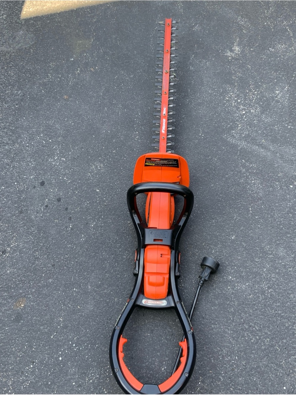 BLACK+DECKER Electric pivot hedge trimmer. working condition. Rare. Needs a home